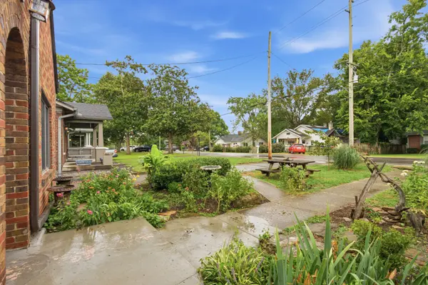 1207 Howard Ave, Nashville, TN 37216