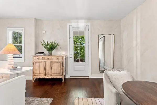 717 Cottage Park Dr, Nashville, TN 37207