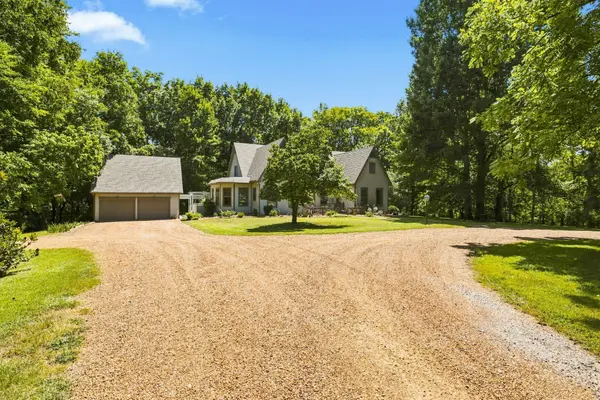 212 Kippsford Pond Rd, Columbia, TN 38401