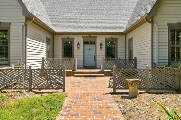 212 Kippsford Pond Rd, Columbia, TN 38401