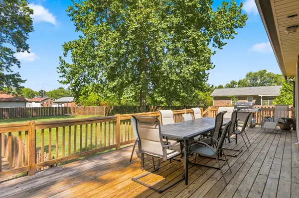 1412 Suzanne Dr, Murfreesboro, TN 37128