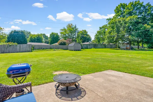204 Millbrooke Dr, Hopkinsville, KY 42240
