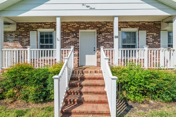 557 Castlegate Dr, Nashville, TN 37217