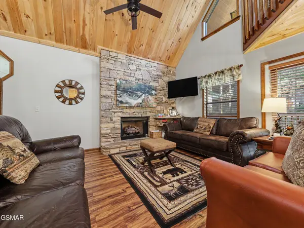 318 Greenwood Way, Pigeon Forge, TN 37863