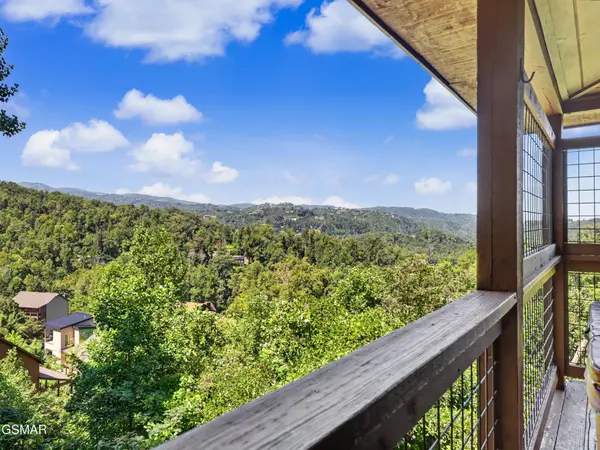 513 Parsons Branch Way, Gatlinburg, TN 37738