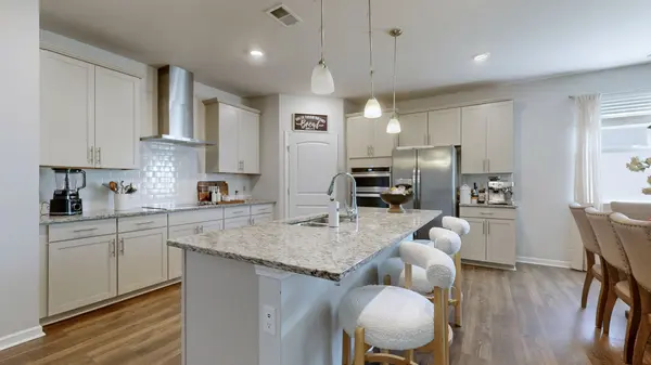 1017 Altavista Ln, Smyrna, TN 37167