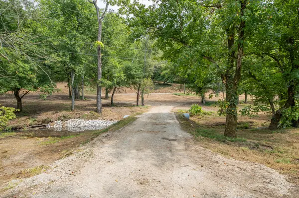 5049 Miller Lake Rd, Culleoka, TN 38451