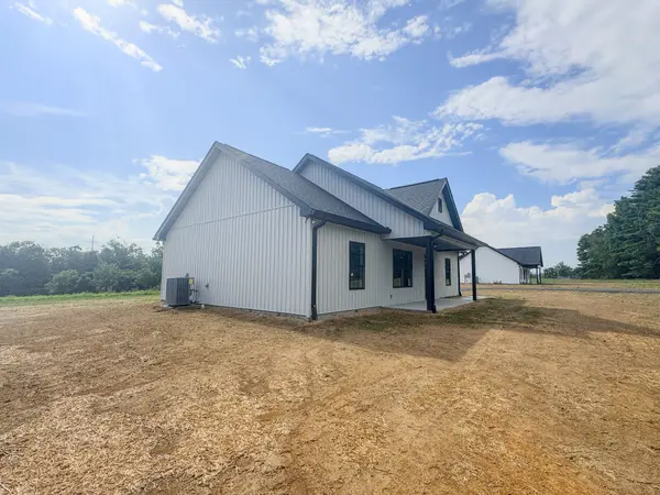 4677 Scottsville Rd, Lafayette, TN 37083