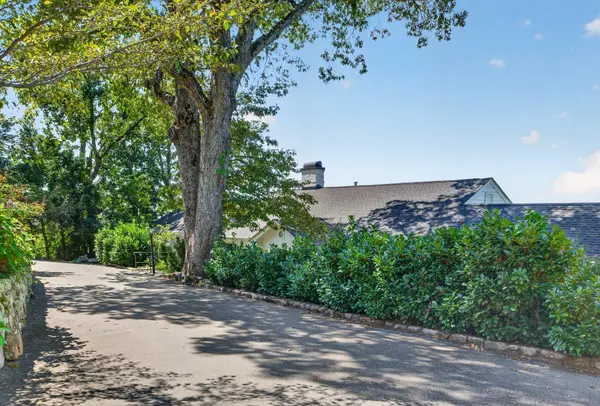 424 W Brow Road, Lookout Mountain, TN 37350