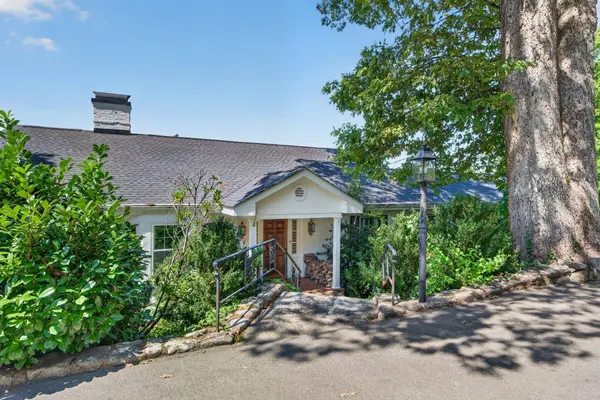 424 W Brow Road, Lookout Mountain, TN 37350