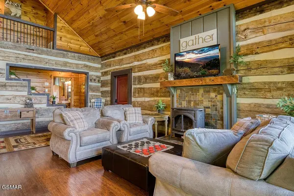 827 Kings Way, Gatlinburg, TN 37738