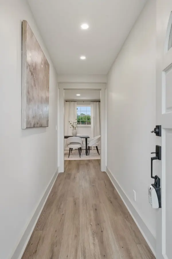 230 S Valley Rd, Hendersonville, TN 37075
