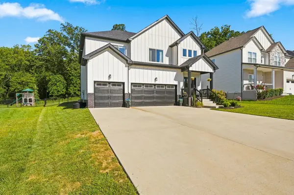 1738 Oak Forest Dr, Clarksville, TN 37043