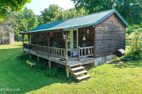 1160 Oak Grove Rd, Harrogate, TN 37752