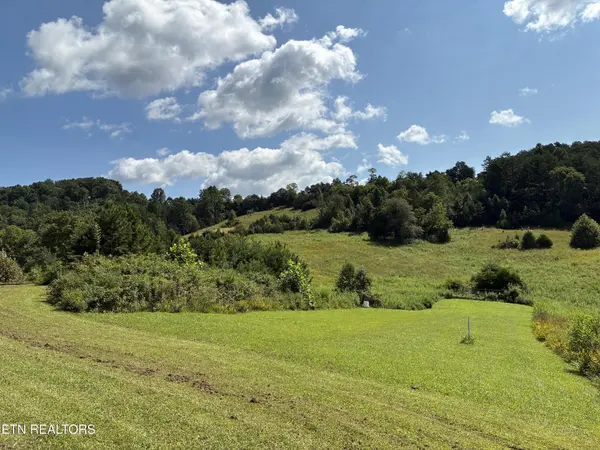 1160 Oak Grove Rd, Harrogate, TN 37752