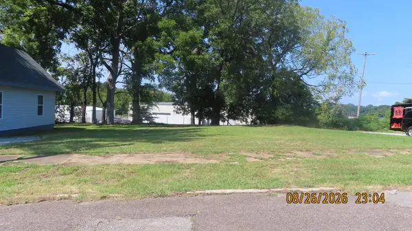 243 Oak St, Jackson, TN 38301