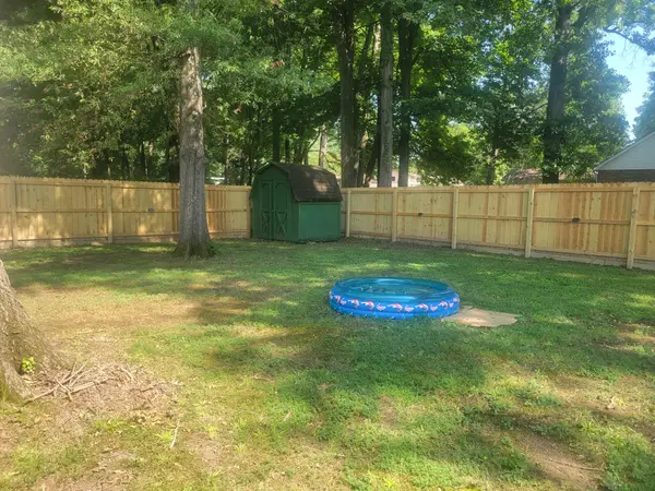 606 Franklin Dr, Paris, TN 38242