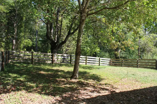 78 College St, Erin, TN 37061
