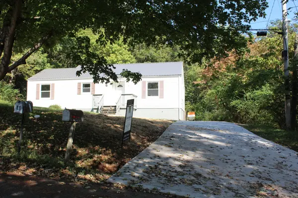 78 College St, Erin, TN 37061