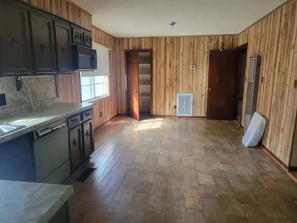 406 Cherry St, Paris, TN 38242