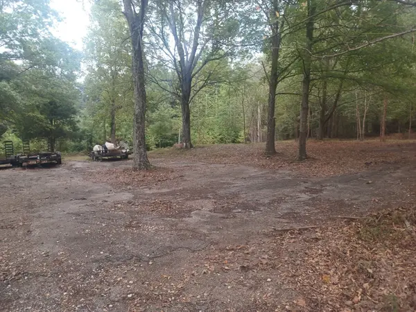 567 Rawls Rd, Paris, TN 38242