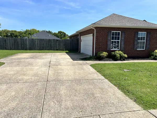 371 Cottage Dr, Gallatin, TN 37066