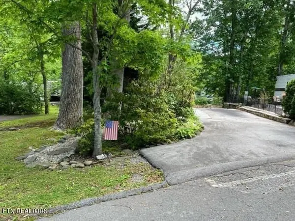 4224 E Parkway Pkwy, Gatlinburg, TN 37738