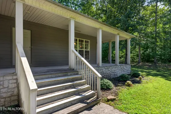 813 Mayland Rd, Crossville, TN 38571