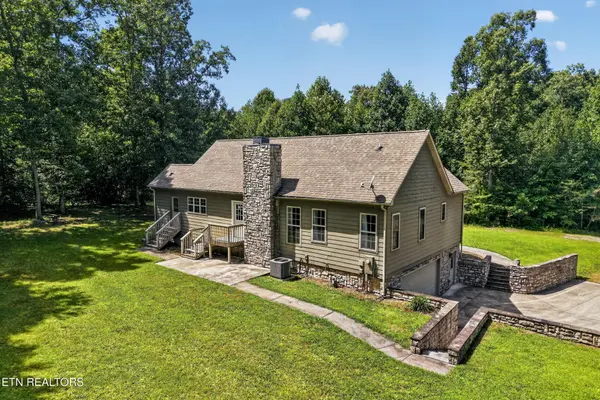 813 Mayland Rd, Crossville, TN 38571