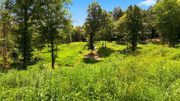 1086 Red Oak Road, Charlotte, TN 37036