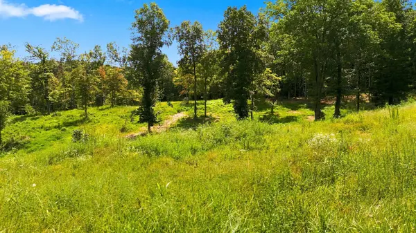1086 Red Oak Road, Charlotte, TN 37036