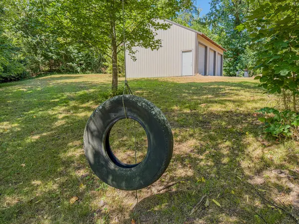 2195 Whiteoak Rd #E, Clifton, TN 38425