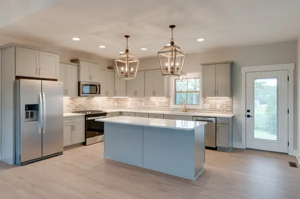 6827 Highway 41 #N, Cedar Hill, TN 37032