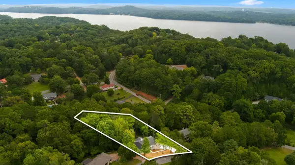 1721 Starboard Dr, Hixson, TN 37343