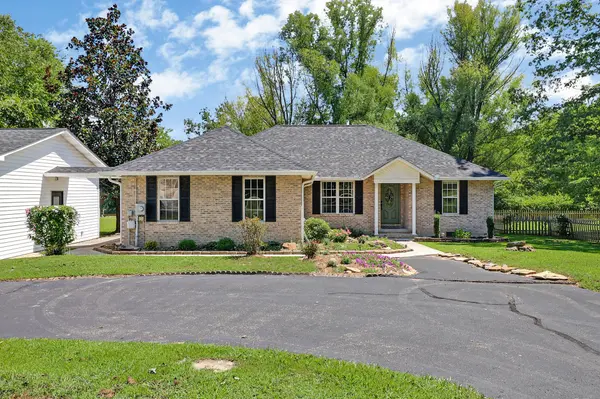 4028 Lone Wolf Cir, Crossville, TN 38572