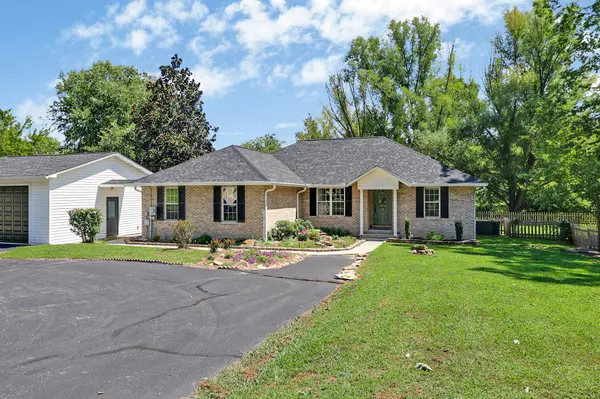 4028 Lone Wolf Cir, Crossville, TN 38572