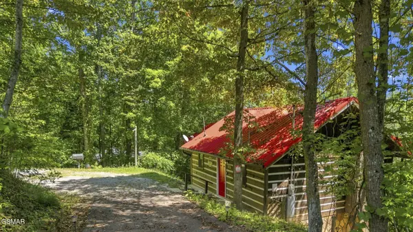 1935 Sb Ogle Lane, Sevierville, TN 37876