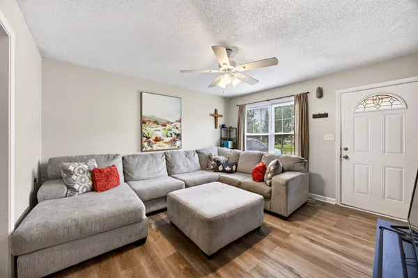 313 Lafayette Point Cir, Clarksville, TN 37042