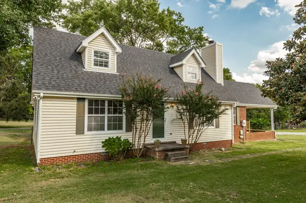 1241 Timberwood Dr, Gallatin, TN 37066