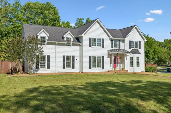 100 Deerfield Dr, Columbia, TN 38401
