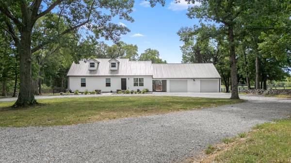 1710 Wartrace Pike, Shelbyville, TN 37160