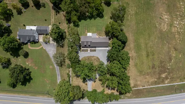 1710 Wartrace Pike, Shelbyville, TN 37160