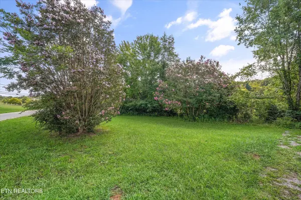 1229 W Hunt Rd, Maryville, TN 37801