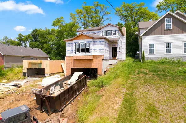 2403b Grover St, Nashville, TN 37207