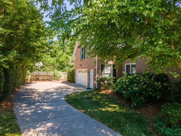 2008 Hunterwood Dr, Brentwood, TN 37027