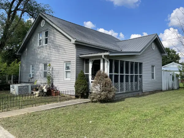 129 E Athens St, Englewood, TN 37329
