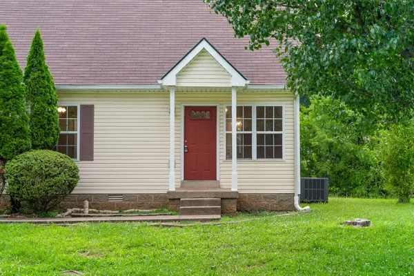 320 Lafayette Point Cir, Clarksville, TN 37042