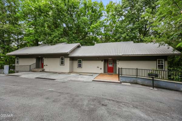 537 Johnson Lane #UNIT 1, Gatlinburg, TN 37738