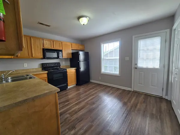 252 Executive Ave #1A, Clarksville, TN 37042