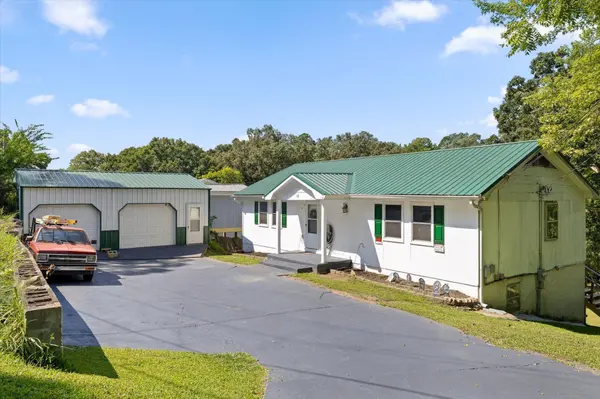13 Travis Road, Rossville, GA 30741